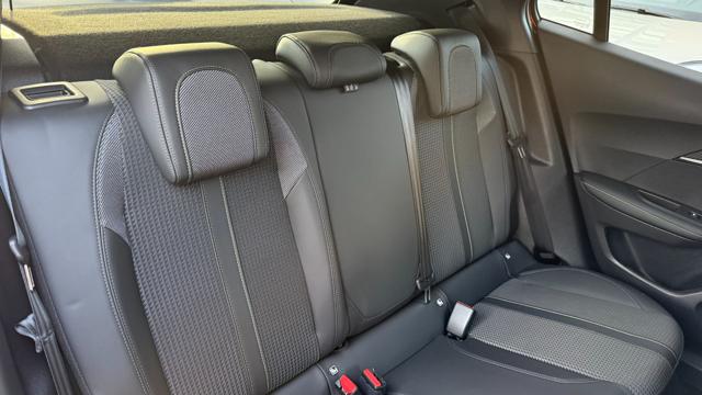 PEUGEOT 2008 usata, con Interni in pelle