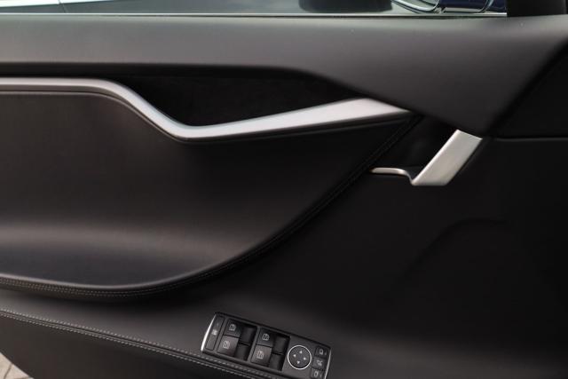 TESLA Model S usata, con Sensore di luce