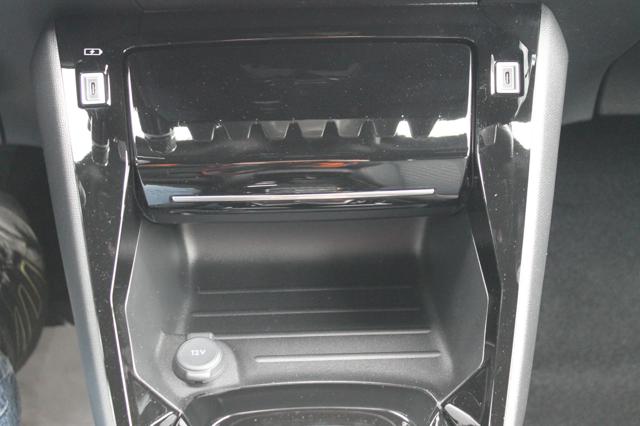 PEUGEOT 2008 usata, con Touch screen