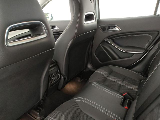 MERCEDES-BENZ GLA 180 usata, con Leve al volante