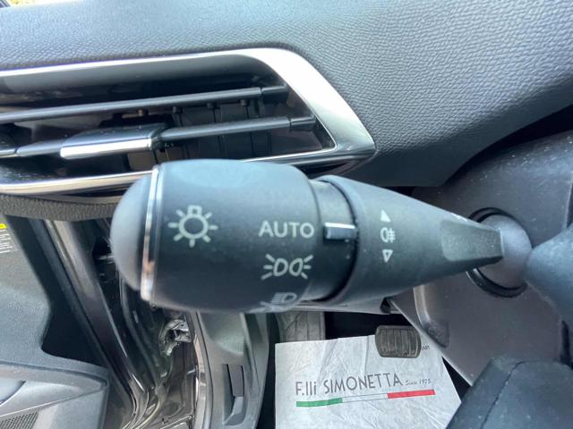 PEUGEOT 3008 usata, con Volante in pelle