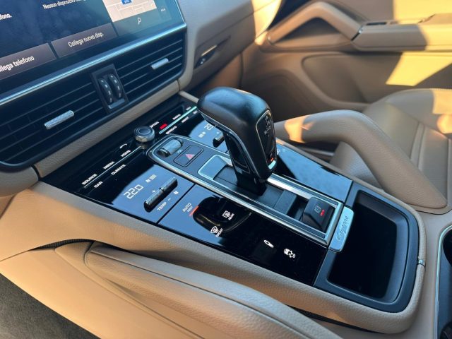 PORSCHE Cayenne usata, con Autoradio