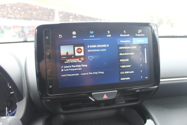 TOYOTA Yaris Cross usata, con Autoradio digitale