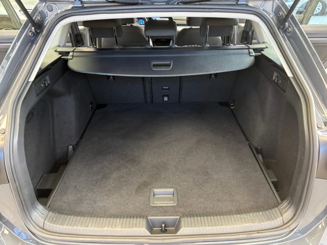 VOLKSWAGEN Golf Variant usata, con Boardcomputer