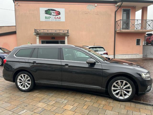 VOLKSWAGEN Passat Variant usata, con Airbag