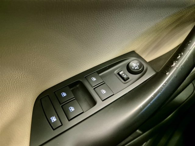 OPEL Astra usata, con Specchietti laterali elettrici