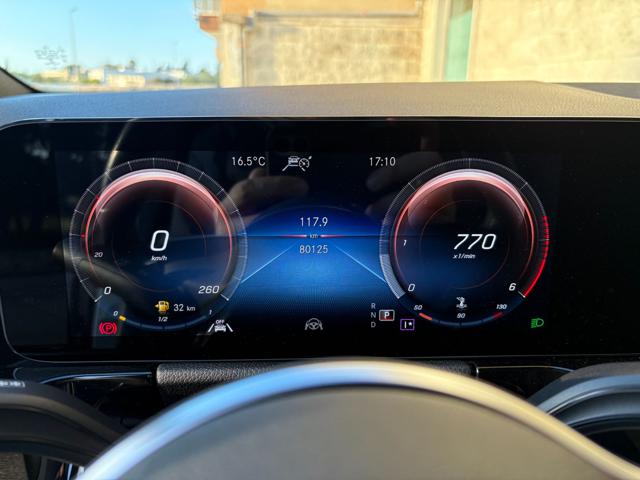 MERCEDES-BENZ GLA 180 usata, con Leve al volante