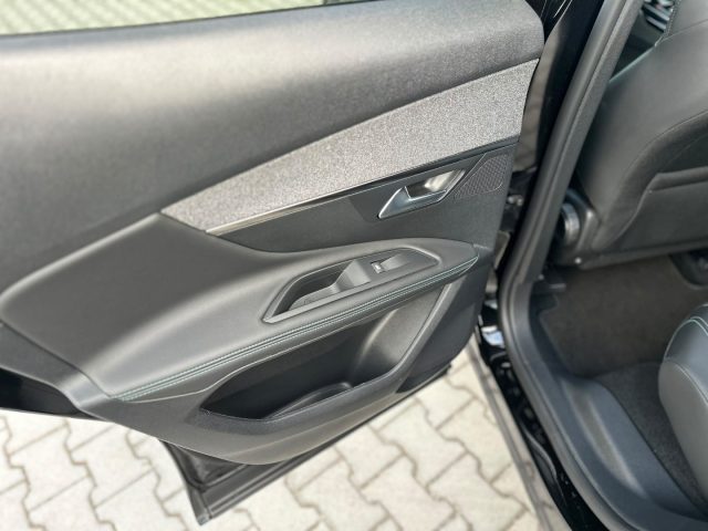 PEUGEOT 3008 usata, con USB
