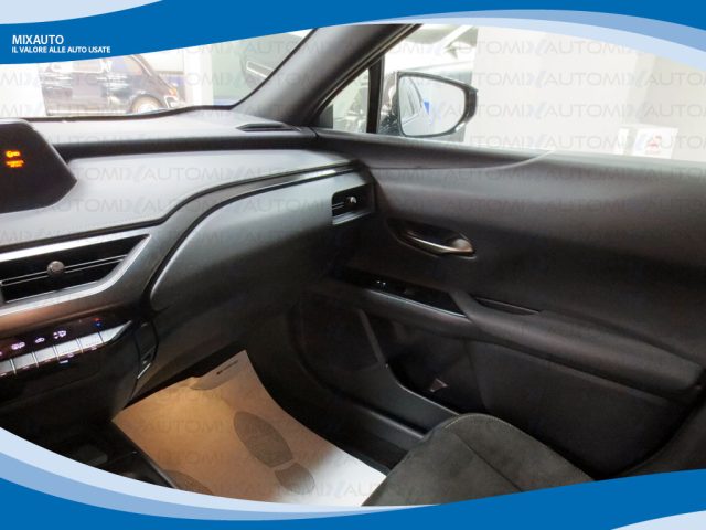 LEXUS UX 250h usata, con Climatizzatore