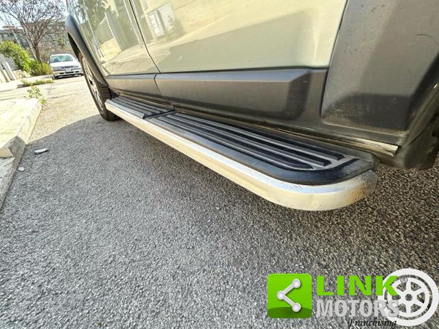 LAND ROVER Discovery usata, con Sedile posteriore sdoppiato