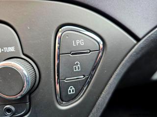 OPEL Corsa usata, con USB