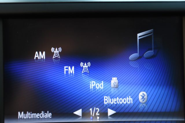 TOYOTA Yaris usata, con Bluetooth