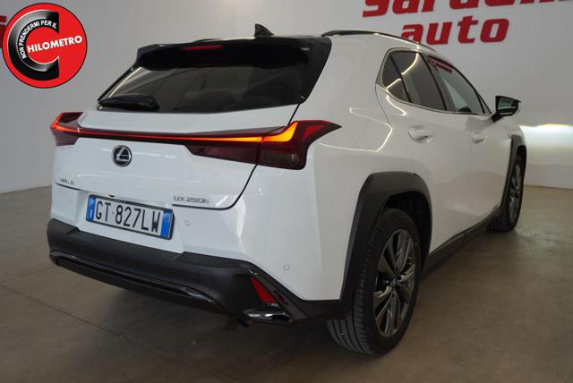 LEXUS UX 250h usata, con Autoradio