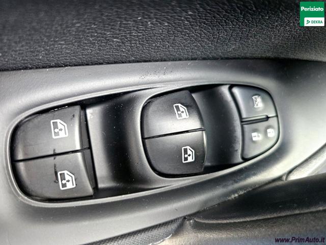 NISSAN Qashqai usata, con USB