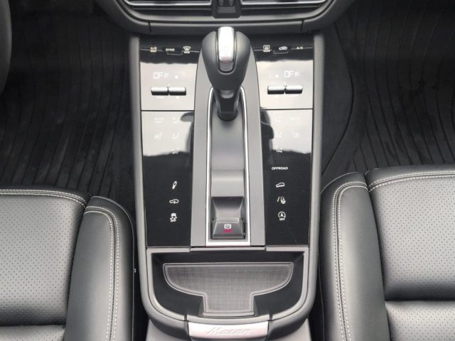 PORSCHE Macan usata, con Volante in pelle