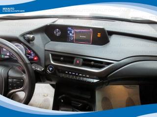 LEXUS UX 250h usata, con Autoradio