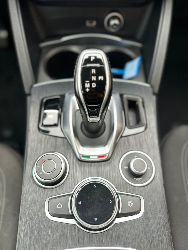 ALFA ROMEO Stelvio usata, con Controllo automatico clima