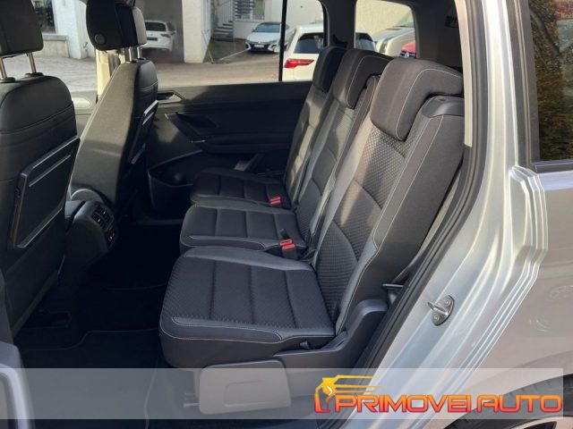 VOLKSWAGEN Touran usata, con Autoradio