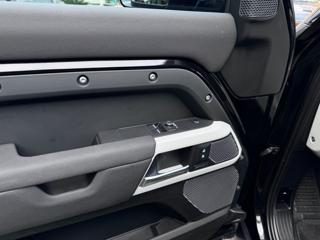 LAND ROVER Defender usata, con Autoradio