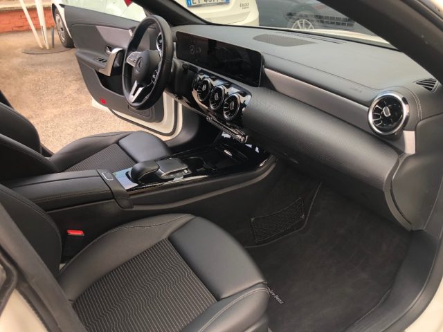 MERCEDES-BENZ CLA 200 usata, con Fari LED