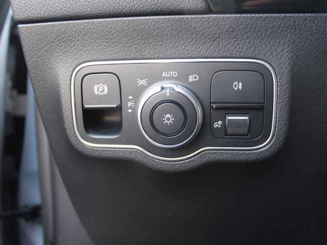 MERCEDES-BENZ B 180 usata, con Specchietti laterali elettrici
