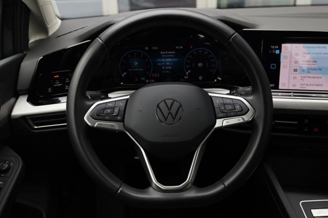 VOLKSWAGEN Golf usata, con USB