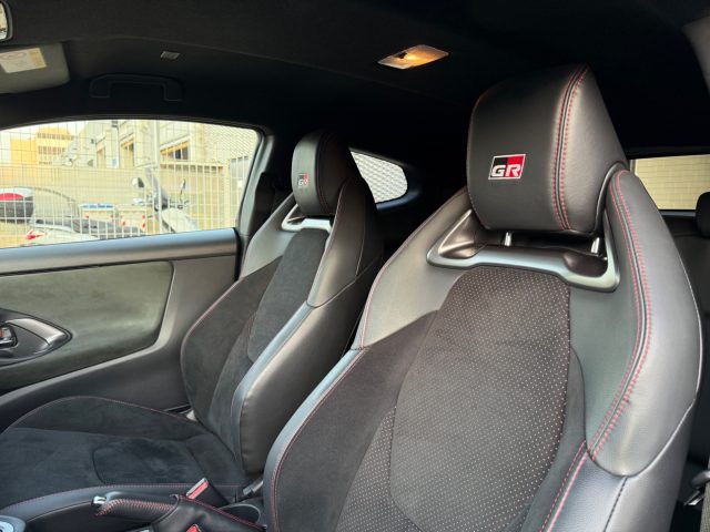 TOYOTA Yaris usata, con Interni in pelle