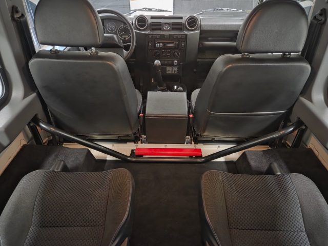 LAND ROVER Defender usata 21