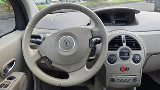 RENAULT Modus usata, con Sedile posteriore sdoppiato