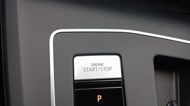 VOLKSWAGEN Golf usata, con Airbag testa