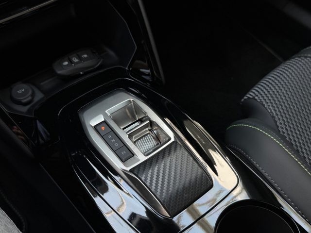 PEUGEOT 2008 usata, con Volante multifunzione