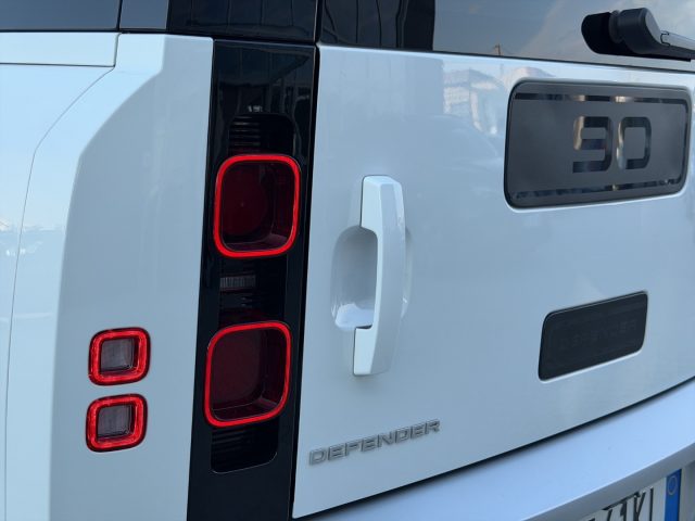 LAND ROVER Defender usata, con Autoradio digitale
