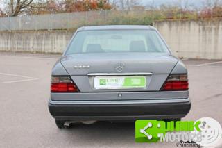 MERCEDES-BENZ E 200 usata, con Servosterzo