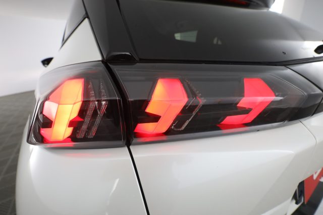 PEUGEOT 2008 usata 9