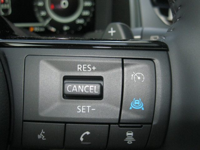 NISSAN Qashqai usata, con Fari LED