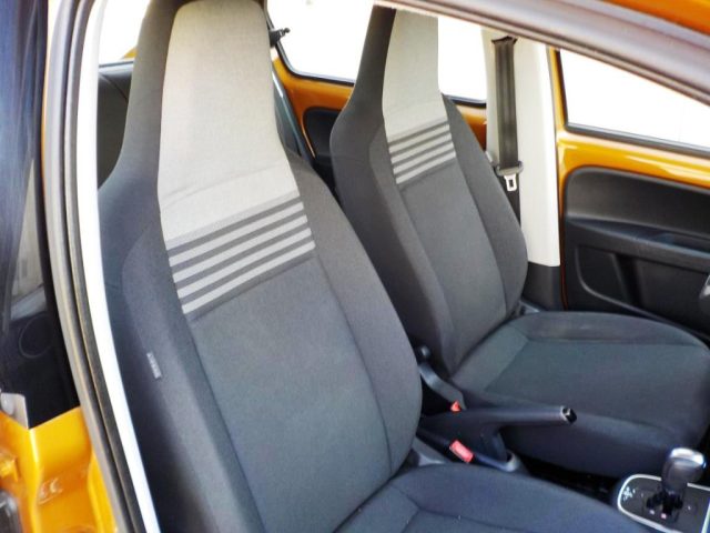 VOLKSWAGEN up! usata, con Sensori di parcheggio posteriori
