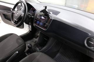 VOLKSWAGEN up! usata, con Autoradio digitale