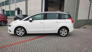 PEUGEOT 5008 usata, con Airbag