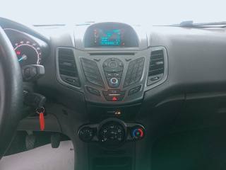 FORD Fiesta usata, con USB