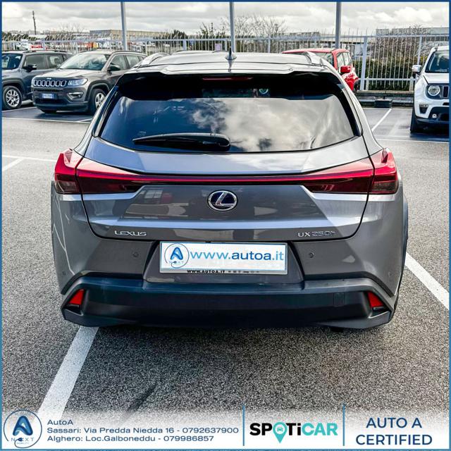 LEXUS UX 250h usata, con Autoradio