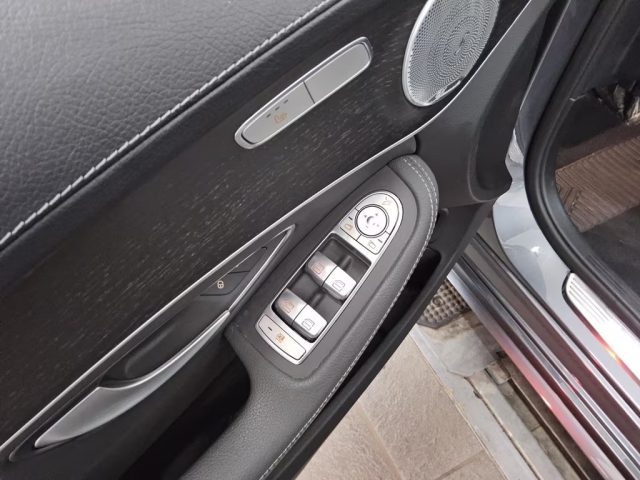 MERCEDES-BENZ C 220 usata, con Chiusura centralizzata