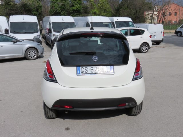 LANCIA Ypsilon usata, con USB