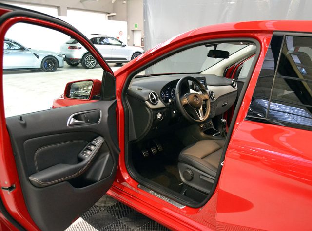 MERCEDES-BENZ B 180 usata, con Airbag