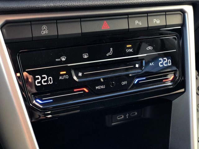 VOLKSWAGEN T-Roc usata, con Sensori di parcheggio posteriori