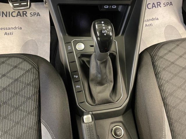 VOLKSWAGEN Taigo usata, con USB