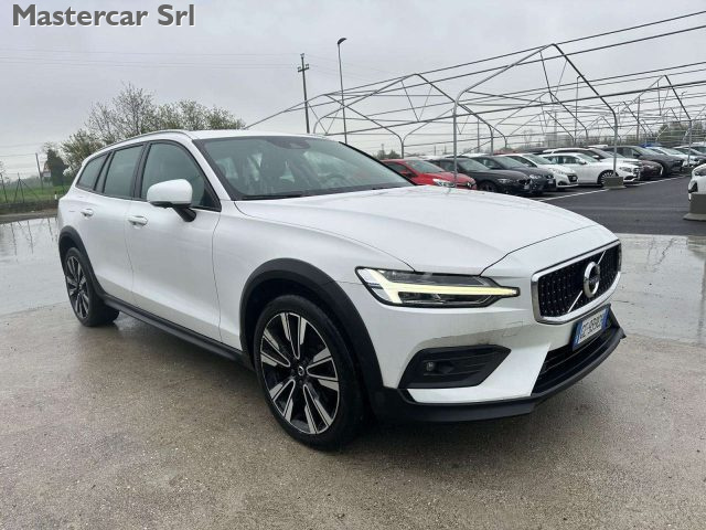 VOLVO V60 Cross Country usata, con Autoradio