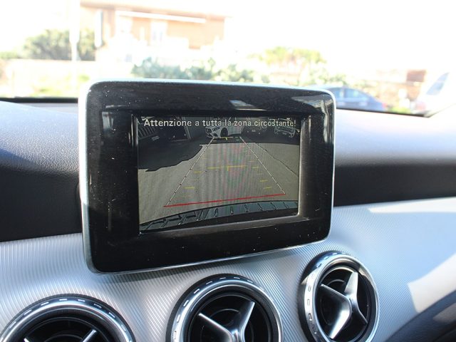MERCEDES-BENZ GLA 180 usata, con Frenata d