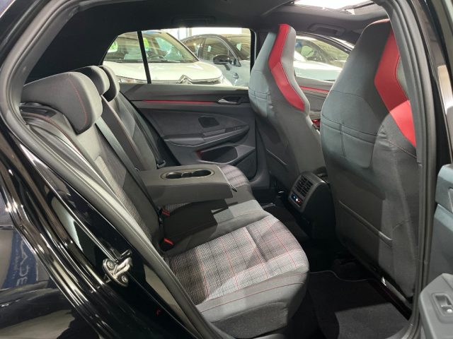 VOLKSWAGEN Golf usata, con USB