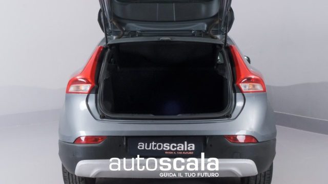 VOLVO V40 Cross Country usata, con Cerchi in lega