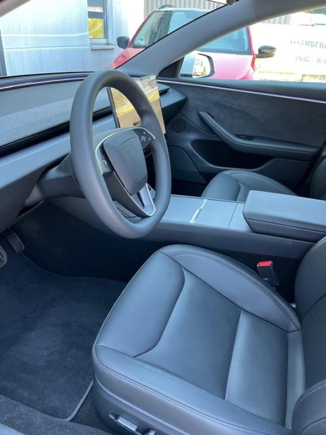 TESLA Model 3 usata, con Boardcomputer
